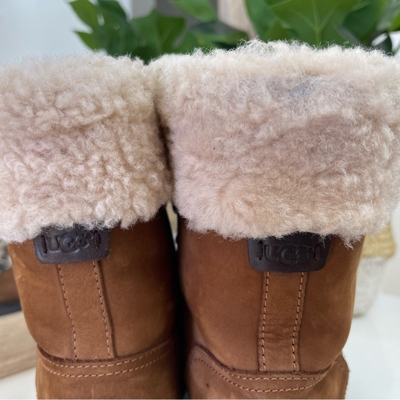 - ❄️UGG Australia Fraser Shearling Combat Lug Sole Rugged Leather boots. - Picture 7 of 13